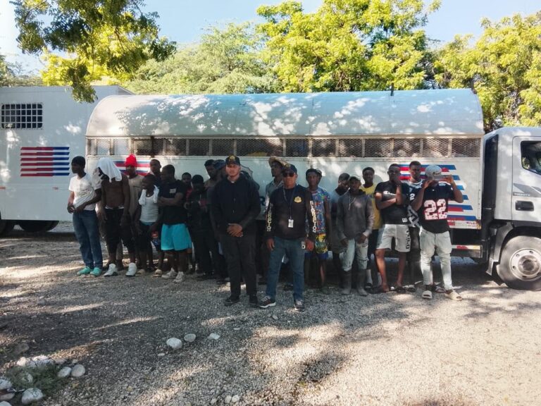 Ejército detiene a 60 haitianos indocumentados en operativo fronterizo en Jimaní