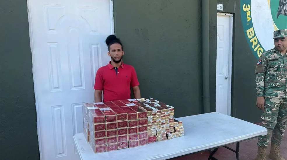 Ejército ocupa vehículo en el que ocultaban más de 16 mil cigarrillos ilícitos en Santiago Rodríguez
