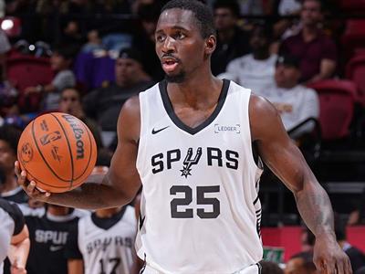 El dominicano David Jones-García debuta en la NBA