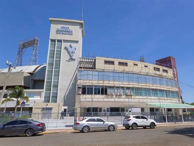 Estadio Quisqueya bajo amenazas, cumple hoy 70 años