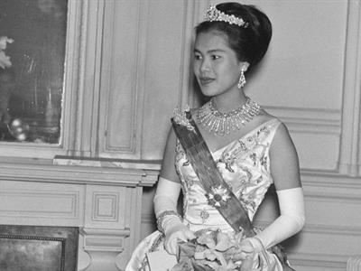 Fallece la reina madre Sirikit: La glamourosa madre de los tailandeses