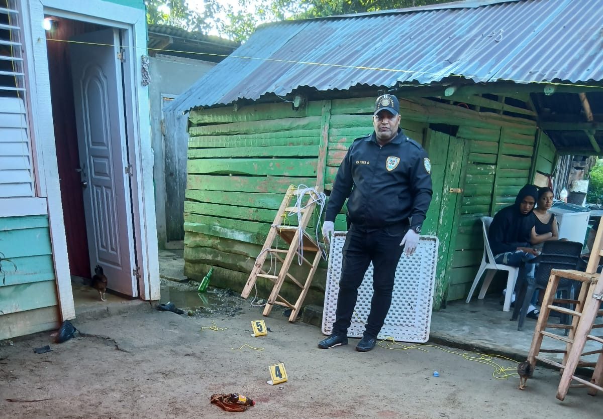 Joven muere tras dispararse en la cabeza en Villa Los Almácigos