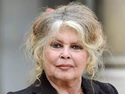 La actriz Brigitte Bardot sale del hospital y regresa a su casa