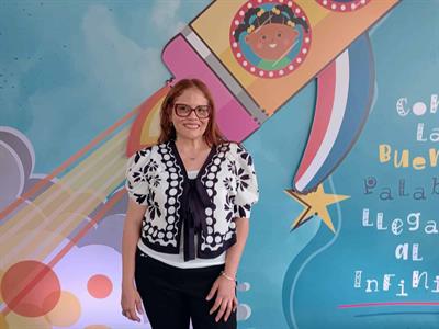 Libro infantil sobre Kinito Méndez presentado por Raynelda Calderón