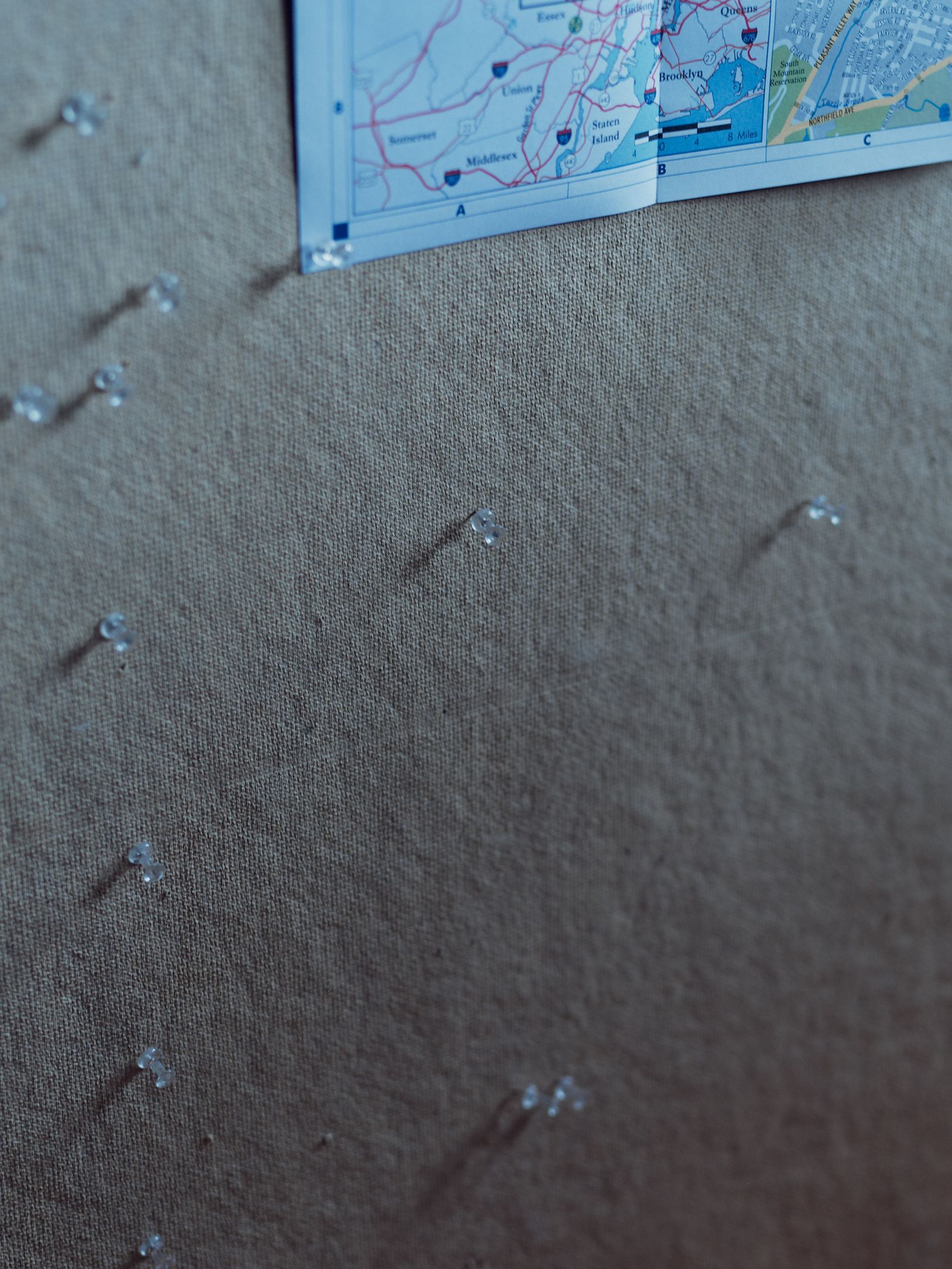 Detalle de un mapa en un tablero.