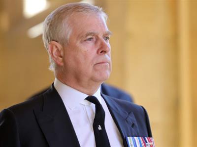 Los británicos celebran fin del príncipe Andrés