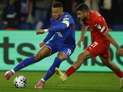 Mbappé acerca a Francia al Mundial, Alemania recupera las riendas