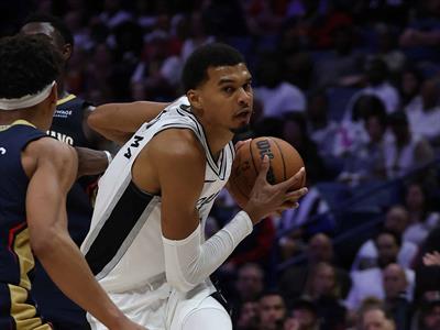 NBA: Víctor Wembanyama, modo avión