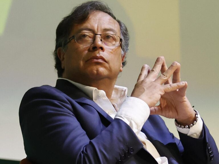 Petro expulsa delegación israelí tras retención de dos colombianas en flotilla humanitaria