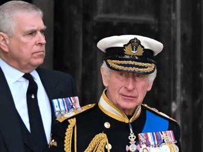 Príncipe Andrés pierde su título, honores y mansión