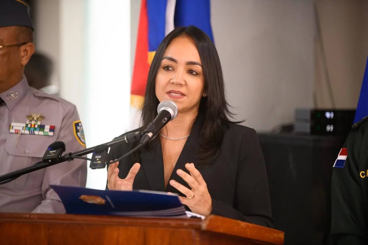 Proyecto de reforma policial será sometido en noviembre al Congreso Nacional, anuncia Faride Raful