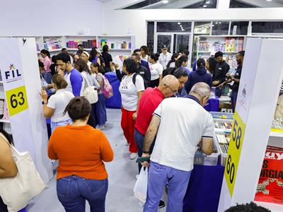 Recorriendo la Feria del Libro 2025; cómics y novelas son favoritos