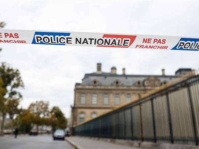 Robo de joyas en el Louvre:mMuseo cerrado tras incidente