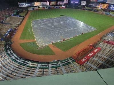 Suspenden por lluvia partido Gigantes vs Licey en el Quisqueya