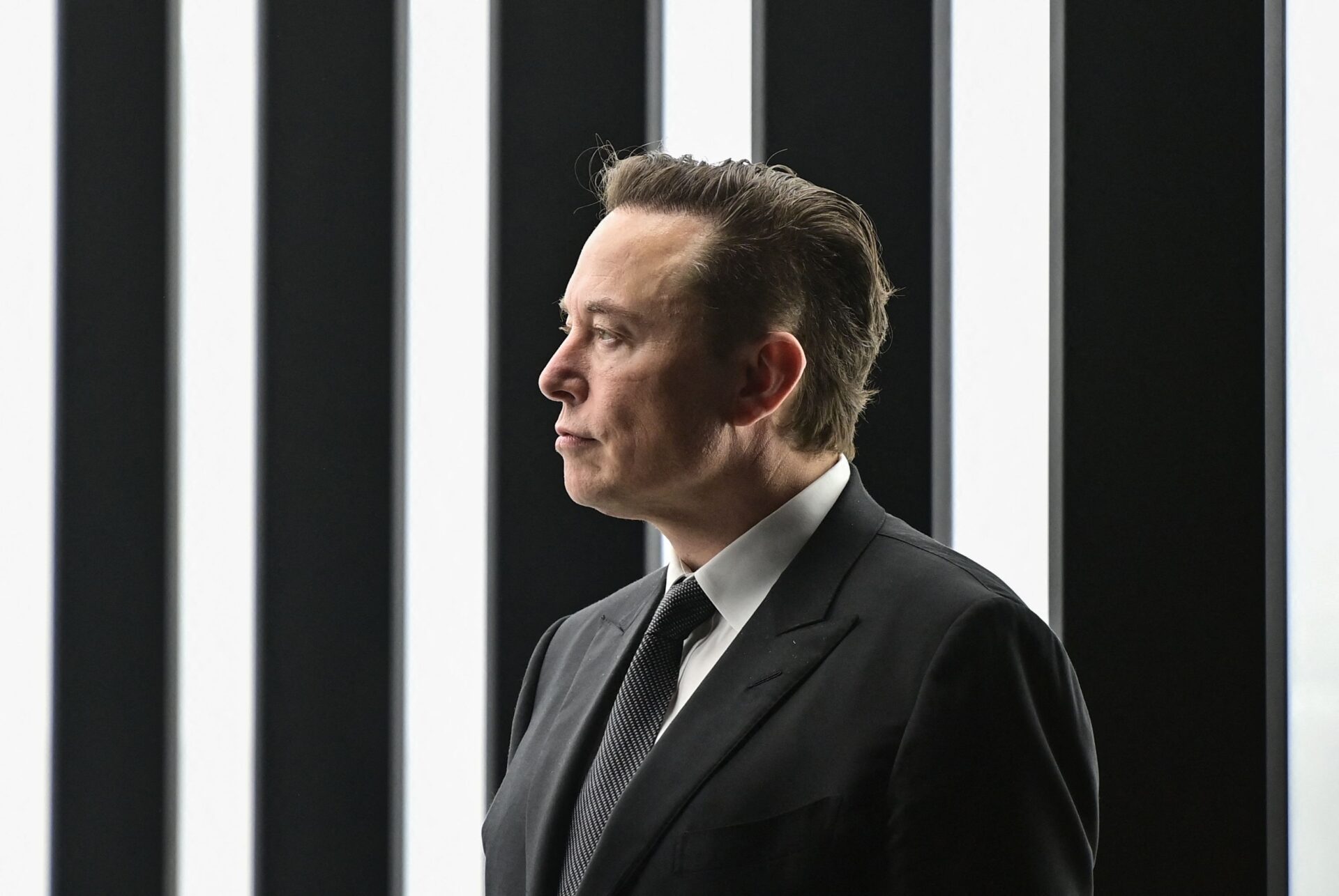 Tesla apunta a un futuro con robots humanoides, mientras Musk busca un pago de un billón de dólares