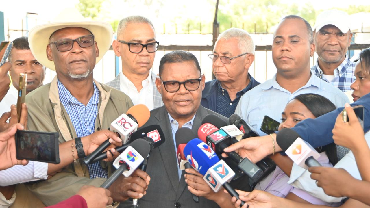 Transportistas protestan por subsidios y advierten aumento del pasaje a RD$90