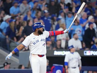 Vladimir Guerrero Jr. da su sexto en los playoffs para un juego 7