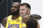 La NBA aprueba la venta récord de los Lakers