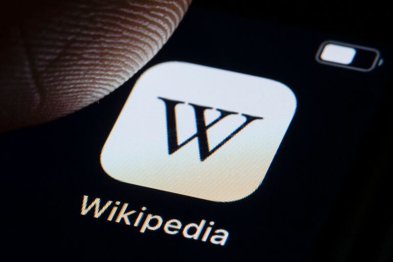 Wikipedia se está quedando sin usuarios y los resúmenes de IA son la principal causa