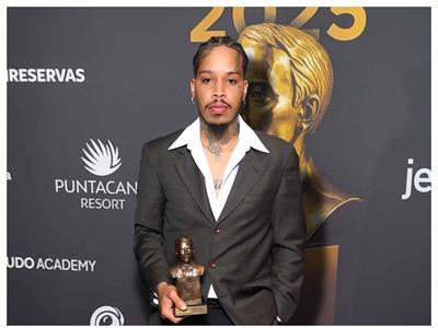Wilmer Roberts es reconocido en los Premios Dominicanísimos
