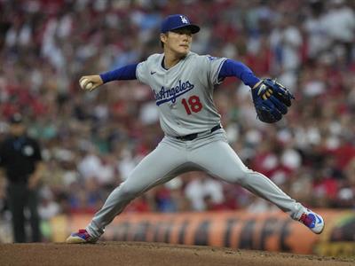 Yamamoto: lanza partido completo y Dodgers aventajan