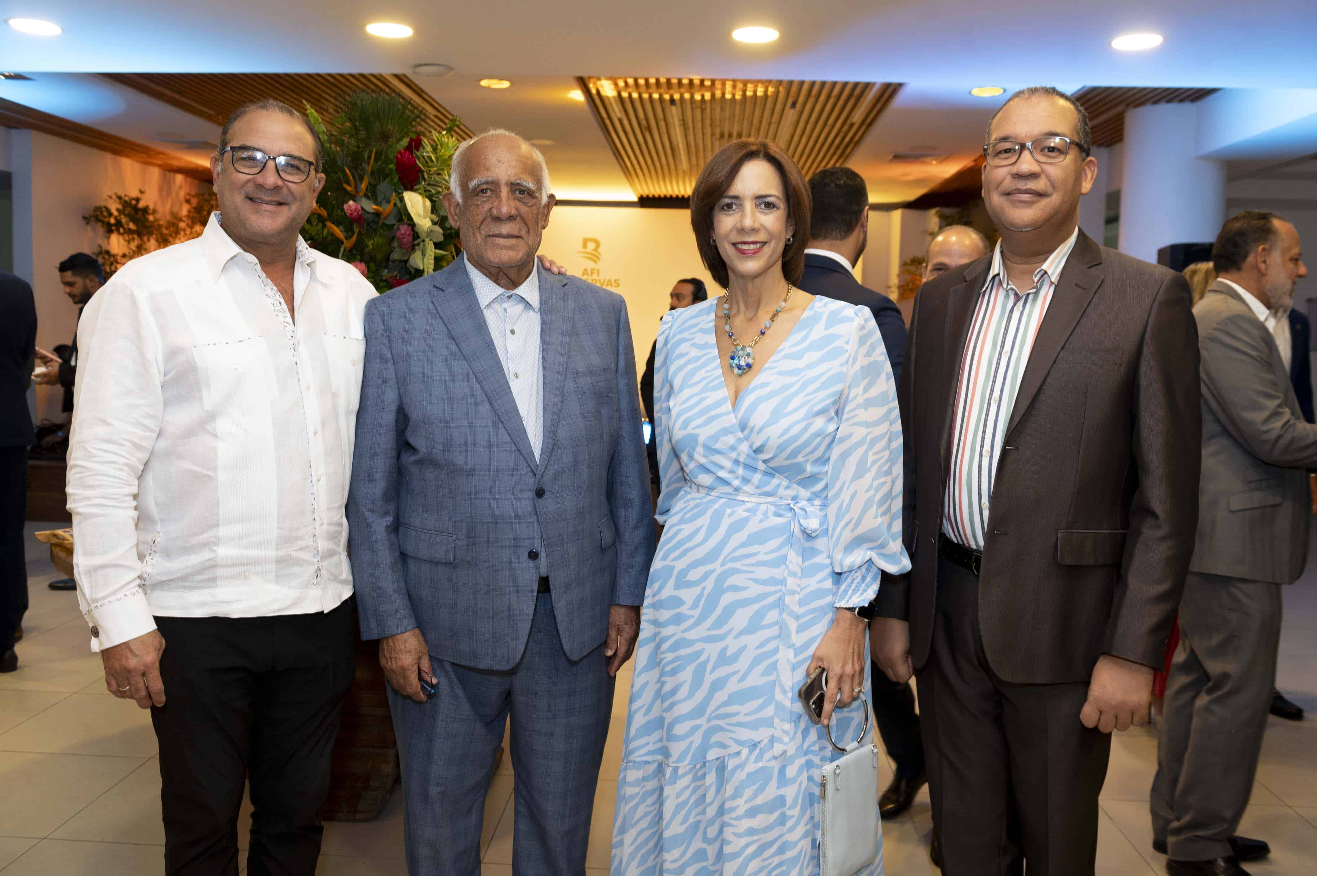 Irving Espaillat, Iván Rondón, Ninoska Rondón y Cesareo Guillermo.