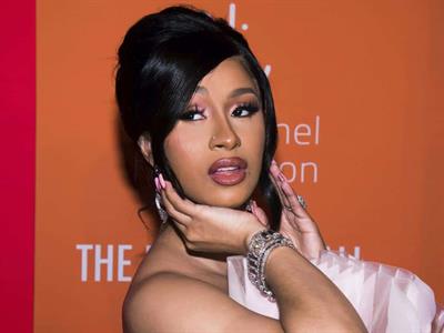 Cardi B comparte primera foto de su cuarto hijo
