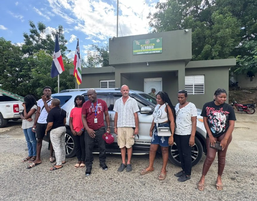 Ejército detiene ciudadano canadiense que transportaba a ocho haitianos