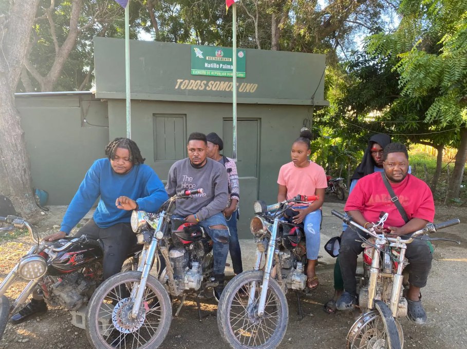 Ejército detiene seis nacionales haitianos y ocupa cuatro motocicletas en Montecristi