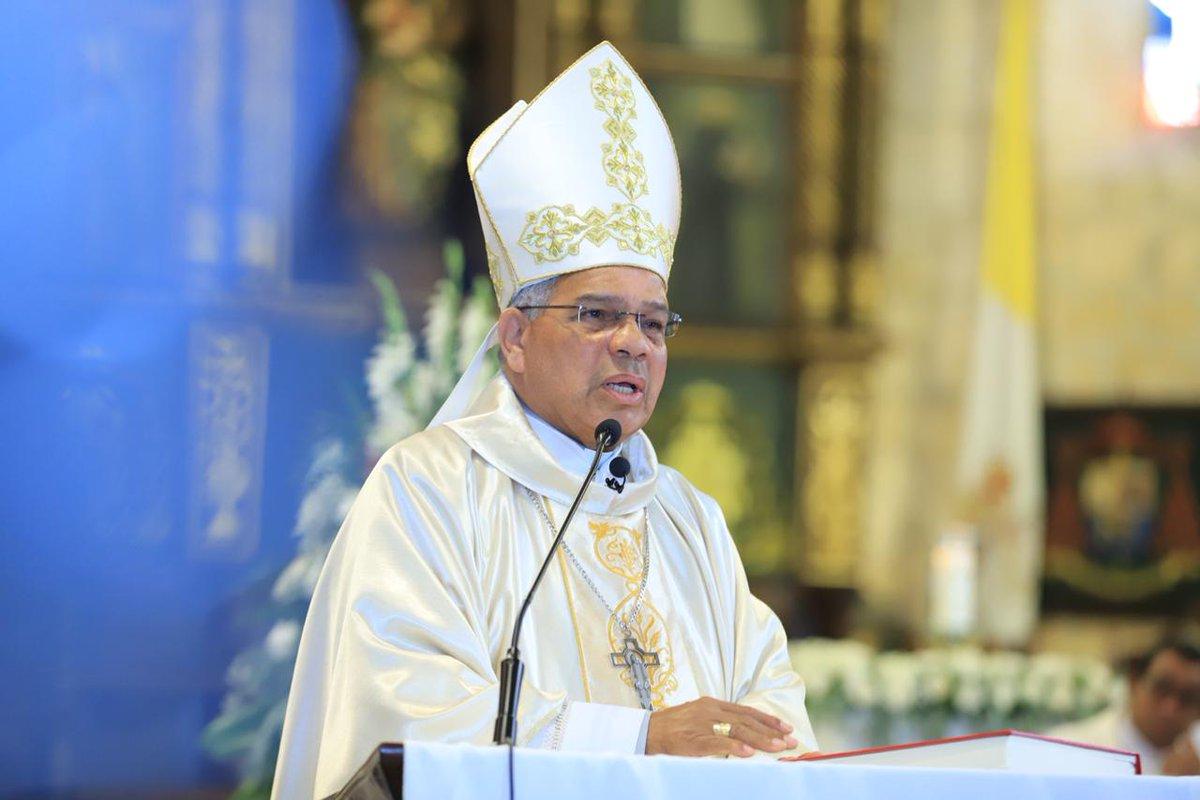 El Vaticano destituyó a Francisco Ozoria tras un proceso escalonado