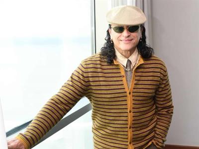 Elvis Crespo presenta Poeta herío, su nuevo álbum de merengue típico