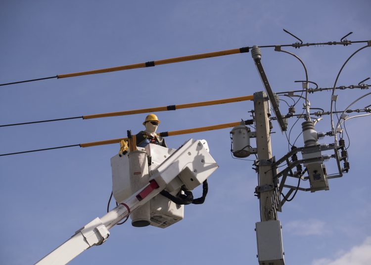 Hacienda y Economía advierten que el sector eléctrico representa un importante riesgo fiscal para el país.