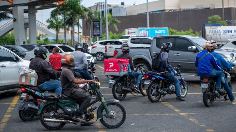 Intrant emite normativa que obliga a usar cascos de motocicletas certificados