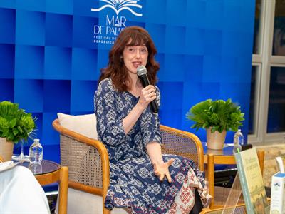 Irene Vallejo en Santiago: encuentro literario sobre lectura y enseñan