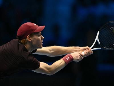 Jannik Sinner: se clasifica a las semis de Turín