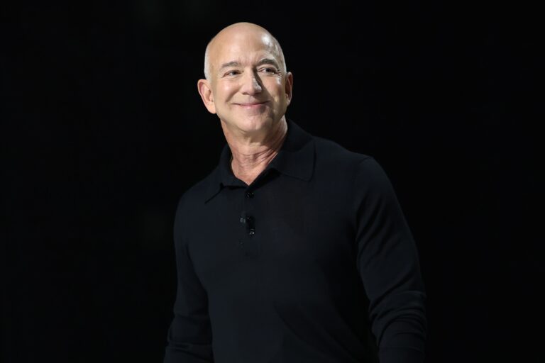 La nueva empresa de Jeff Bezos adquiere una startup de agentes de IA autónomos