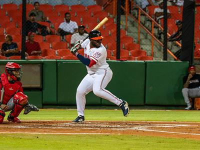 Los Toros cortan racha al Escogido a base de jonrones en el Micheli