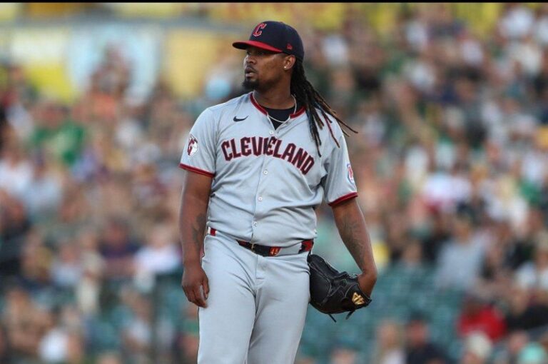 Luis Ortiz no podrá regresar a RD mientras enfrenta cargos por sobornos en la MLB