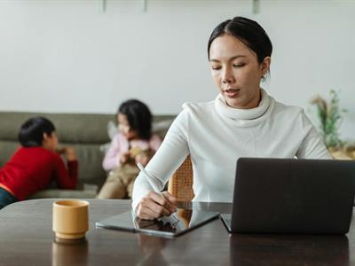Madres que quieren cuidar sin culpa: ¿cómo lograrlo?