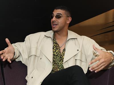 Manuel Medrano celebra diez años en los escenarios en México