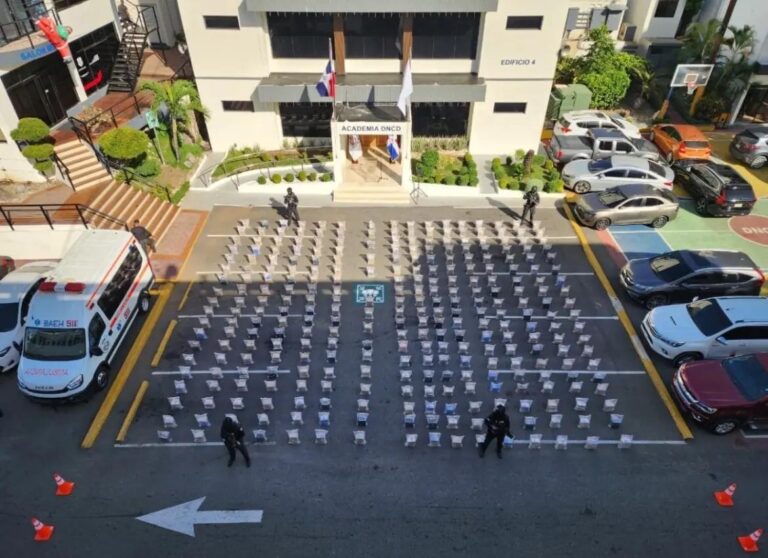 Mayor golpe al narcotráfico de 2025: DNCD decomisa 1.5 toneladas de coca en Peravia