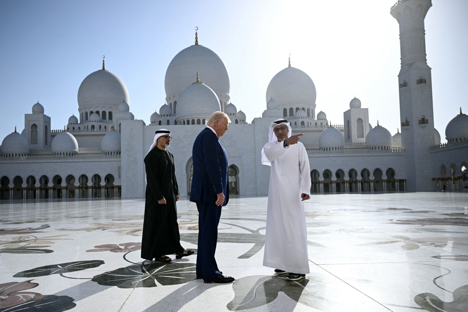 Microsoft enviará miles de chips de Nvidia a los Emiratos Árabes Unidos, un régimen bajo escrutinio