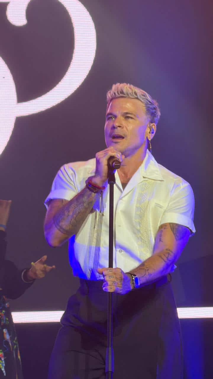 El intérprete puertorriqueño celebró su regreso al país con un show vibrante, combinando talento, energía y cercanía con sus fanáticos.