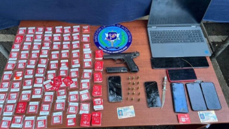 Policía detiene 17 personas durante allanamientos en Santiago; seis son "chiperos"