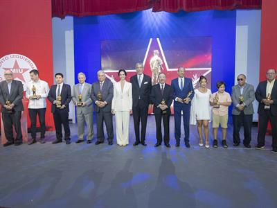 Premios El Venturoso reconoce personalidades por sus aportes