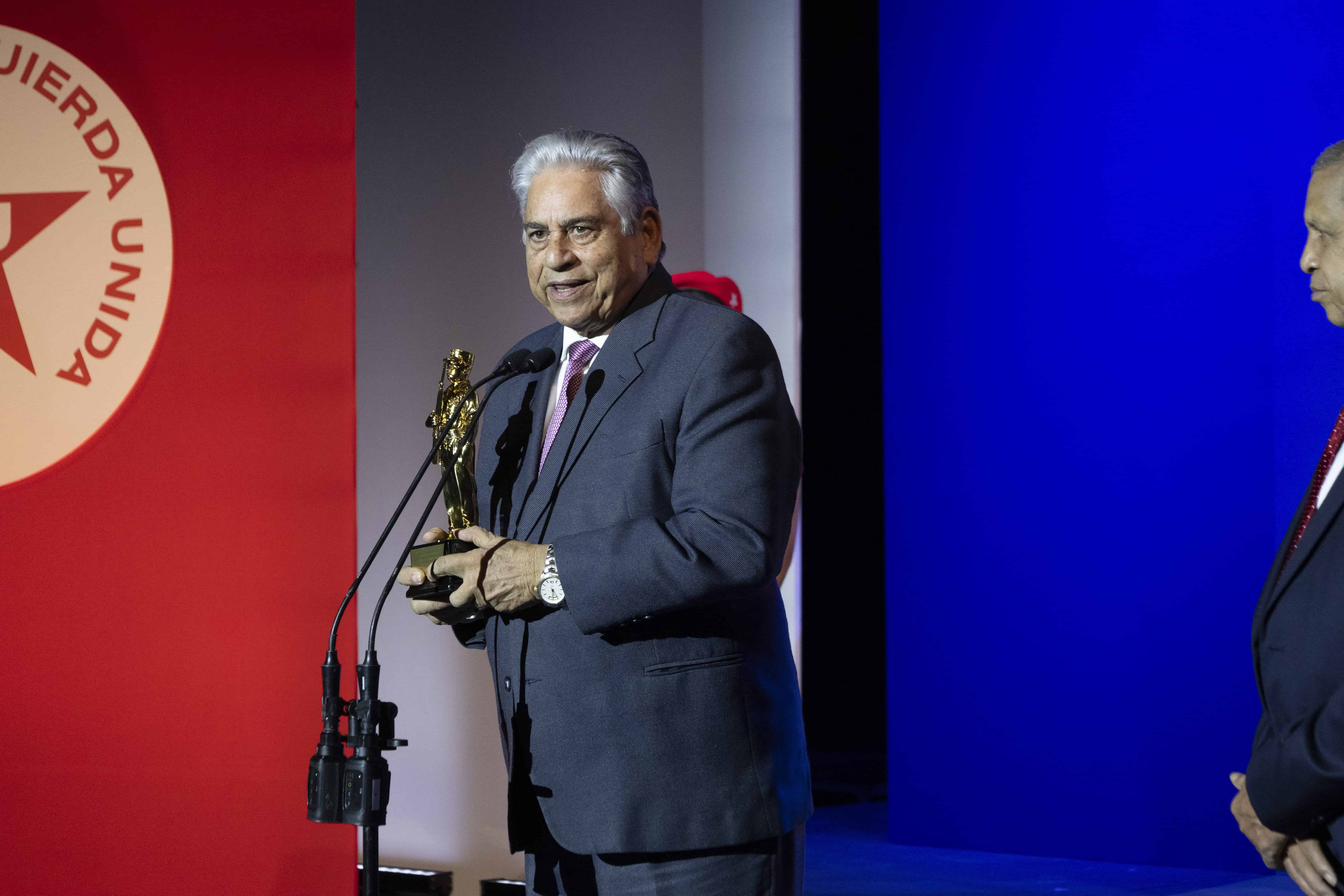 Winston Llenas agradeció haber sido distinguido durante la premiación.