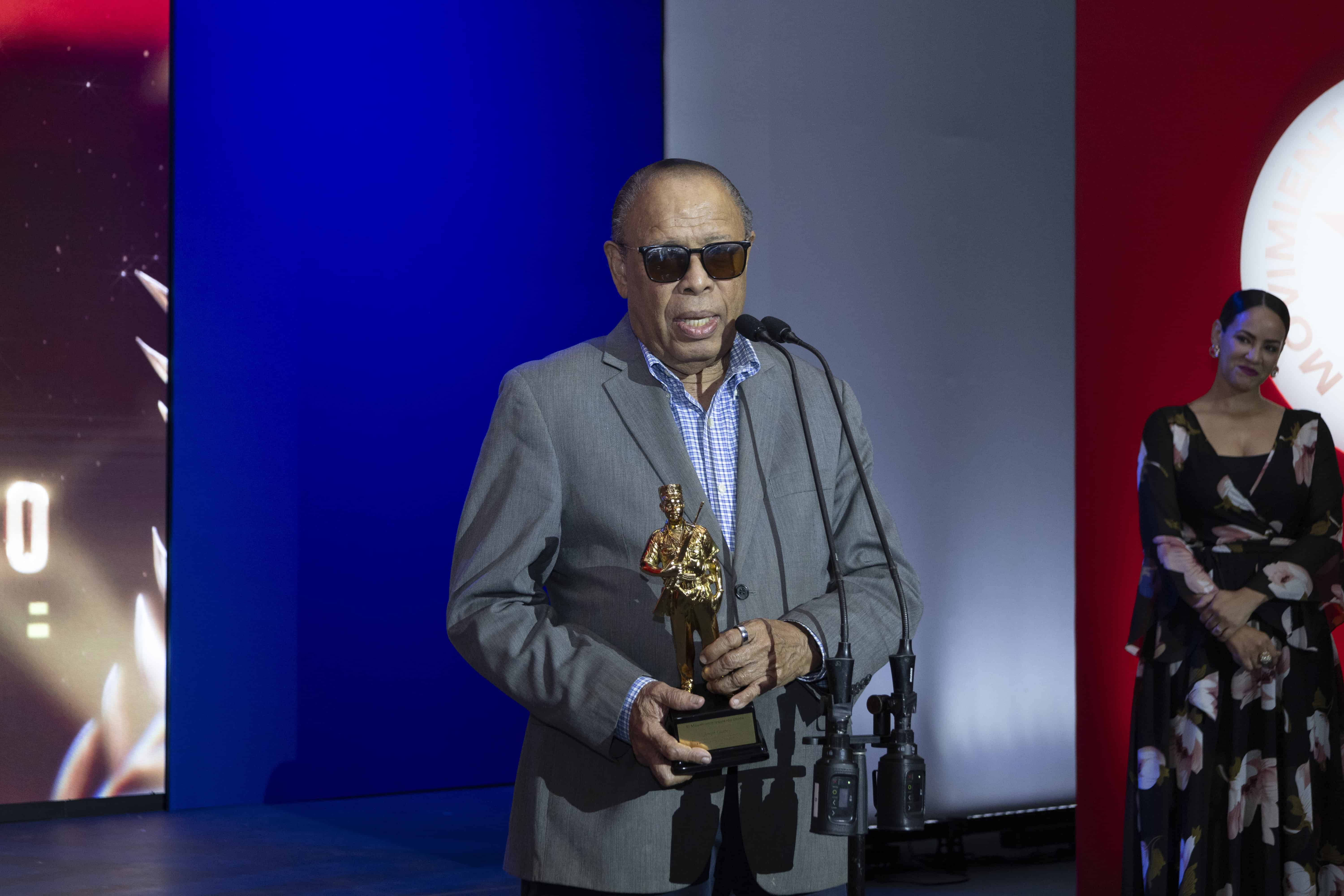 Joseph Cáceres fue reconocido por su destacada trayectoria en el ámbito de la comunicación.