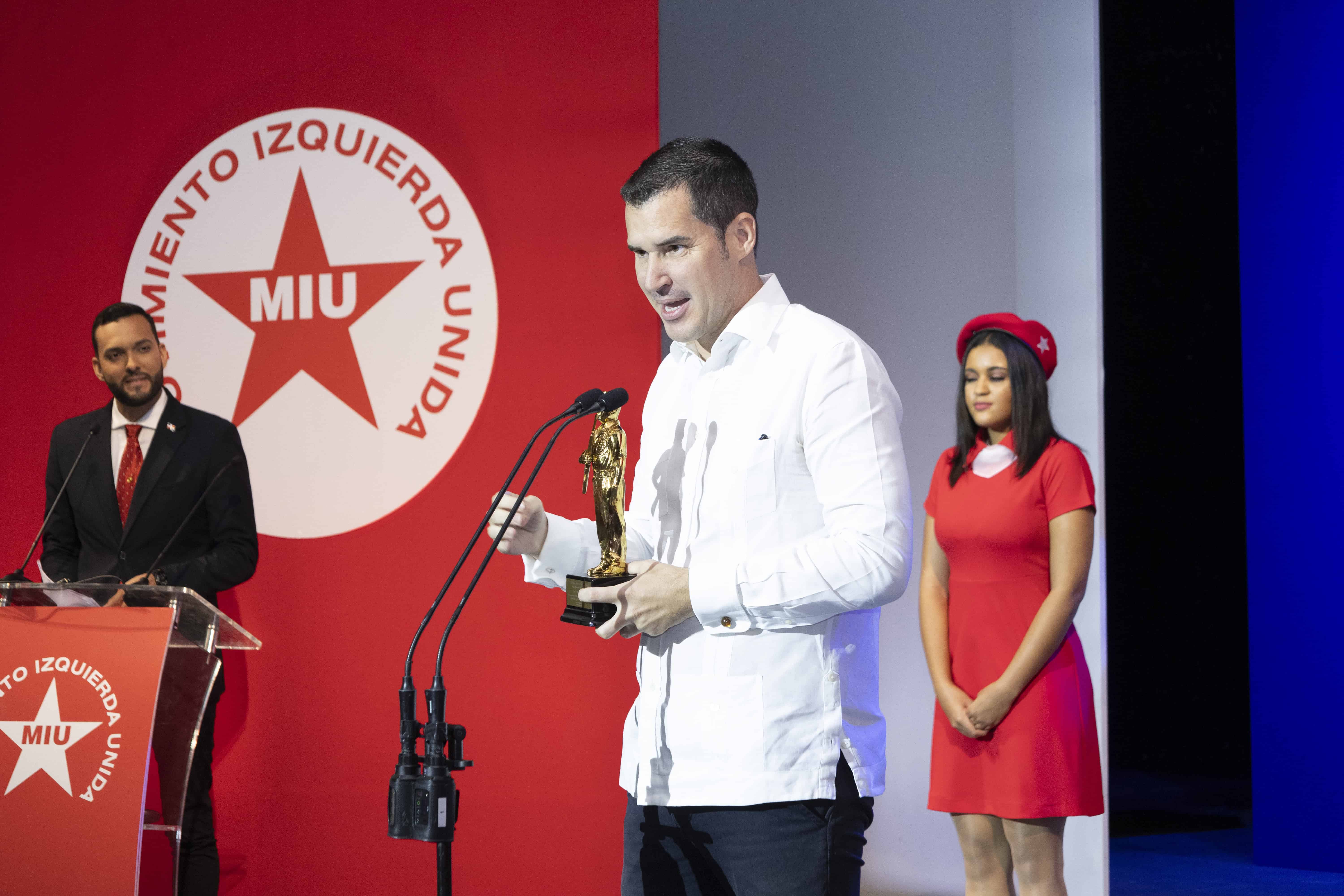 Juan Segovia recibió el galardón en representación de José Luiz Rodríguez Zapatero.