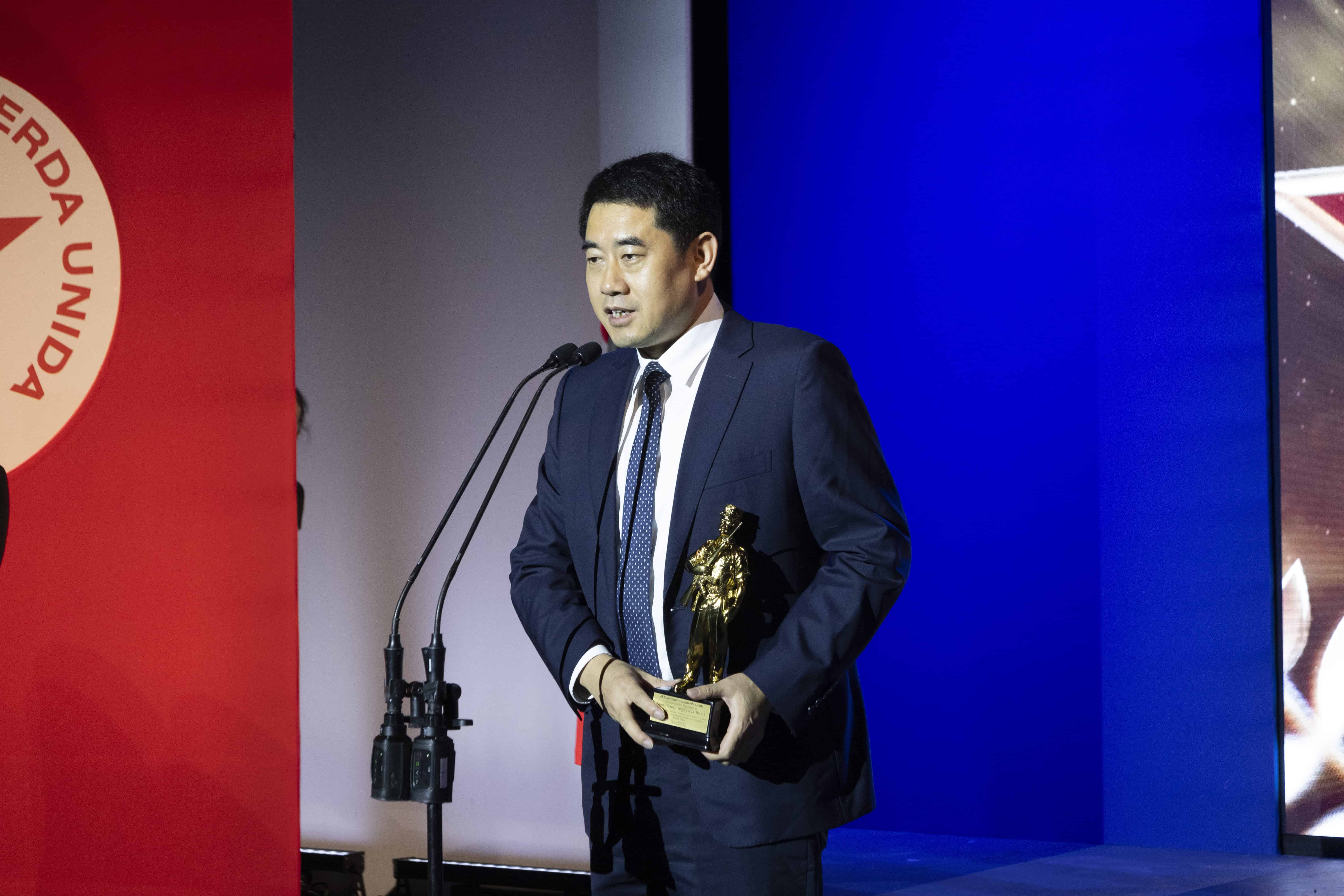 El doctor Wei Wu, agradeció el premio y expresó que era la primera vez que viajaba a la República Dominicana.