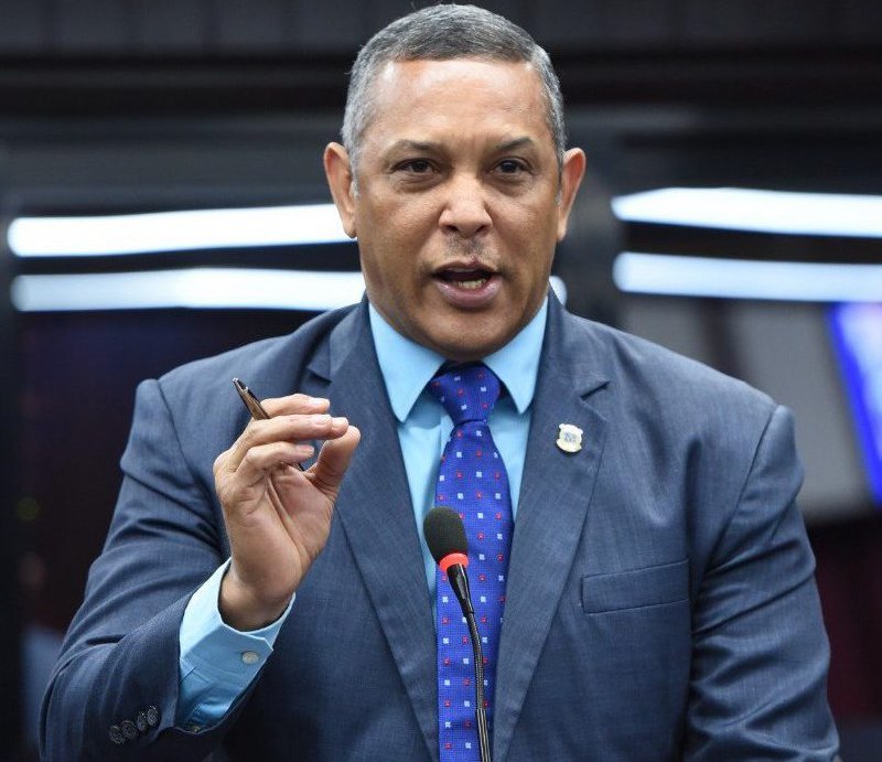 Productores agrícolas desamparados: senador denuncia fraude en ayudas tras paso de Melissa